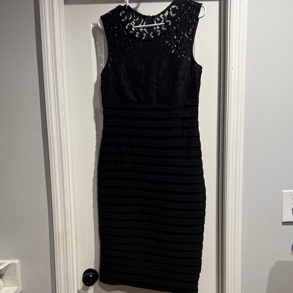 Scarlett Elegant Black Lace Midi Dress